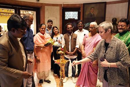 Form & Flow A Group Exhibition Of Paintings And Sculptures By 6 Well-Known Artists In Jehangir Art Gallery