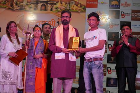 मनरंग LLP चे संचालक श्रीरंग मोहोळकर आणि डॉ. राजेश श्रीवास्तव यांच्या वतीने “महाराष्ट्र श्री सन्मान” सोहळा आयोजित करण्यात आला.